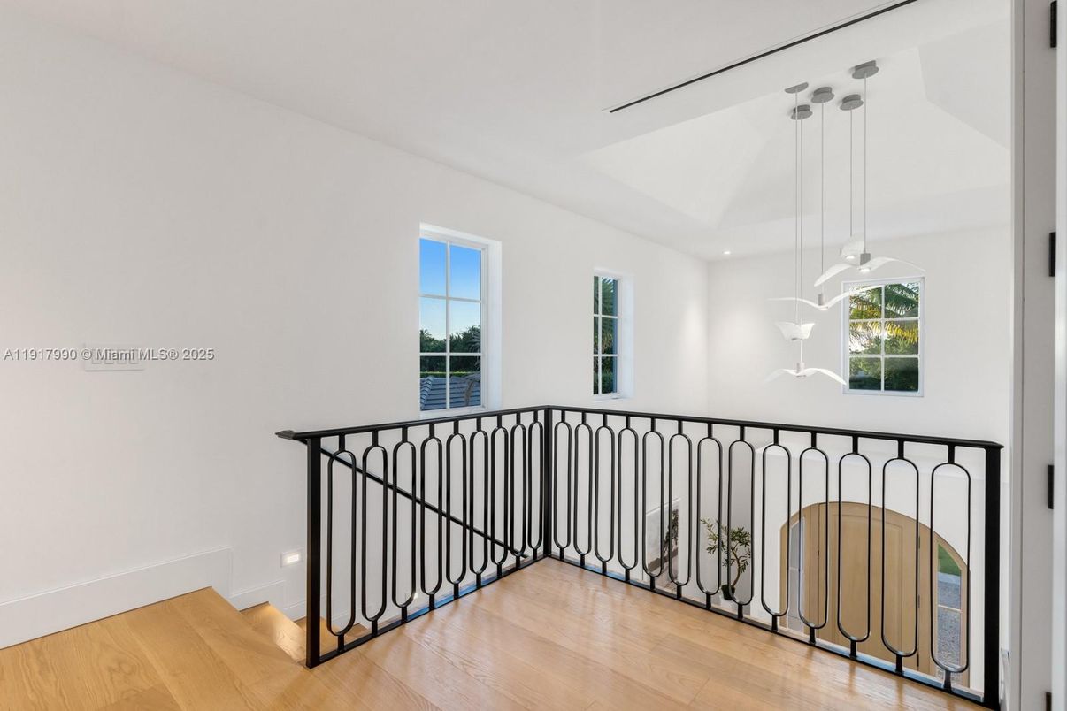 Interior, Pendant Lights, Wood Texture Flooring