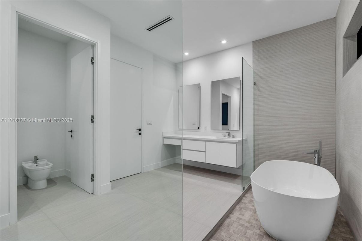 Bathroom, Dual Sink Vanities, Free Standing Baths, Interior, Recessed Lighting