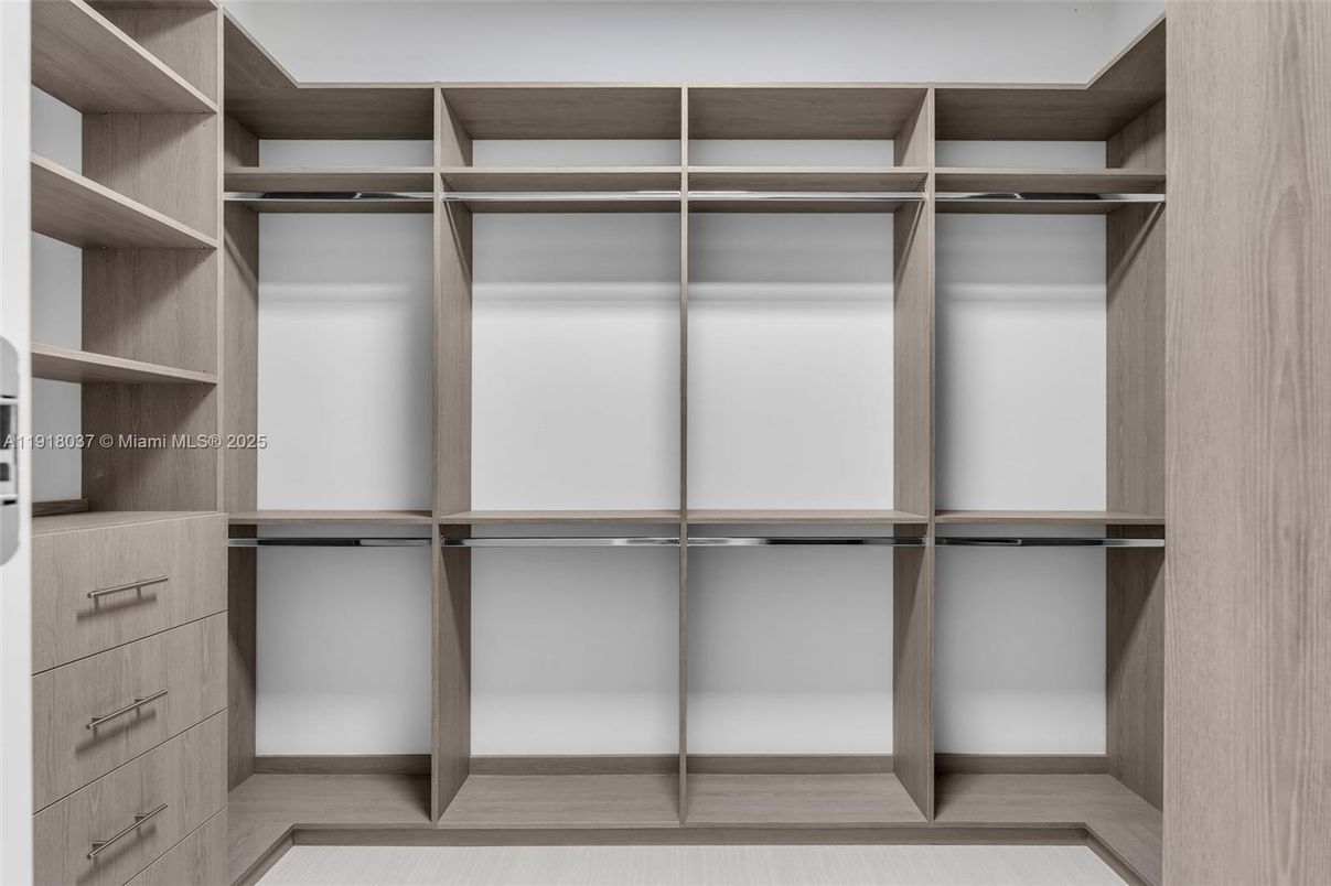 Interior, Walk-in Closets