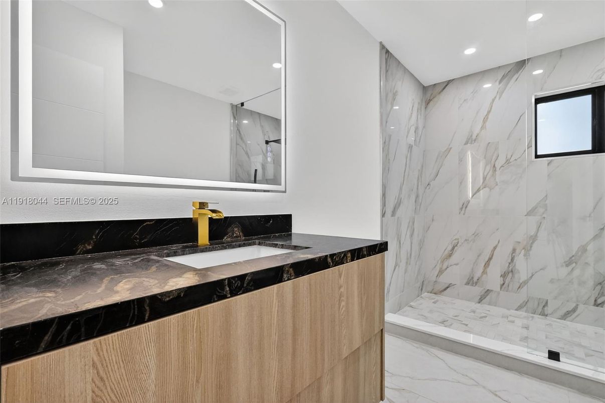 Bathroom, Interior, Marble, Marble Walls, Recessed Lighting