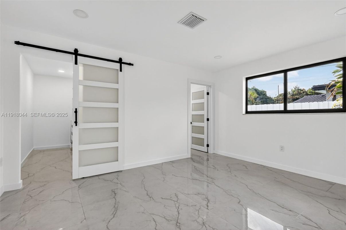 Empty room, Interior, Marble, Recessed Lighting