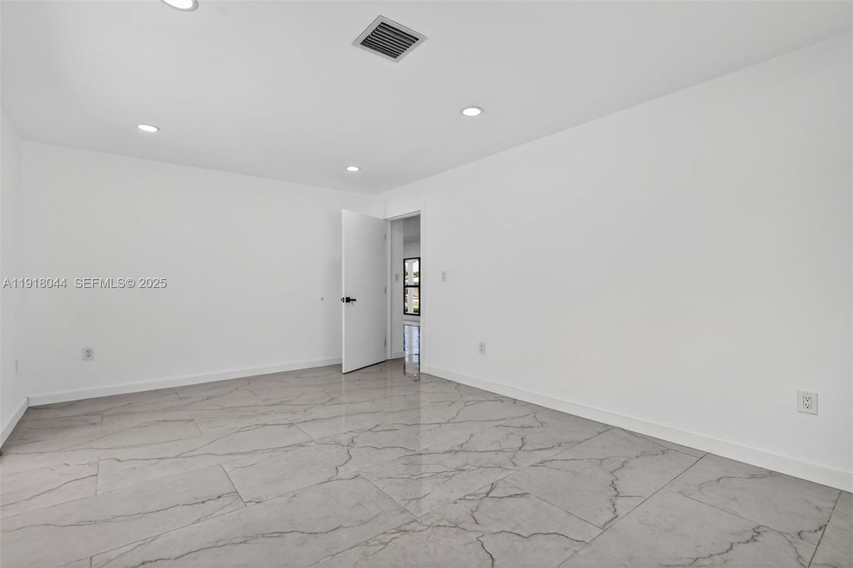 Empty room, Interior, Marble, Recessed Lighting
