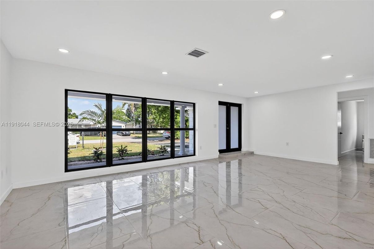 Empty room, Interior, Marble, Recessed Lighting