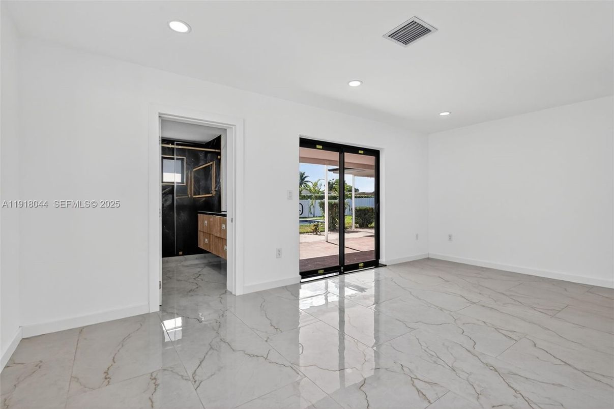 Empty room, Interior, Marble, Recessed Lighting