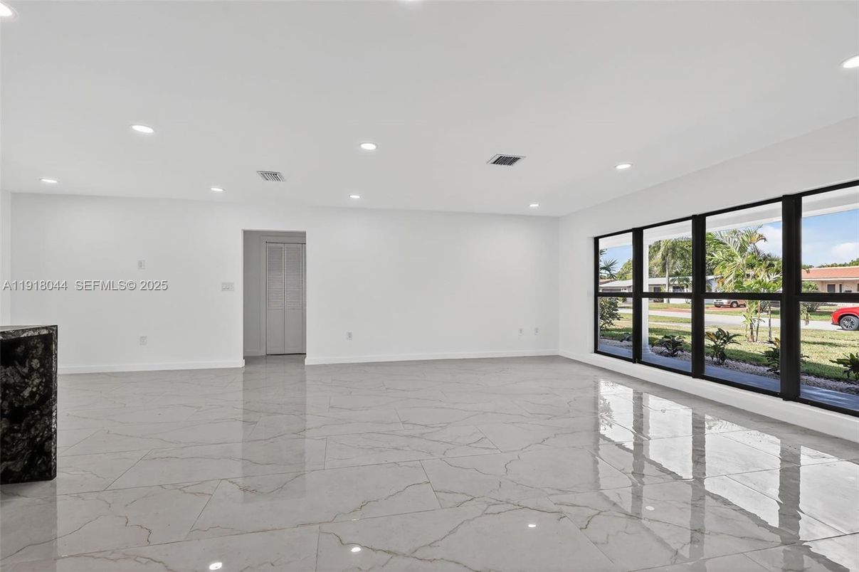 Empty room, Interior, Marble, Recessed Lighting