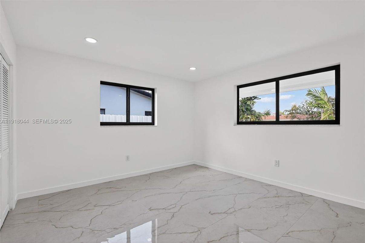 Empty room, Interior, Marble, Recessed Lighting