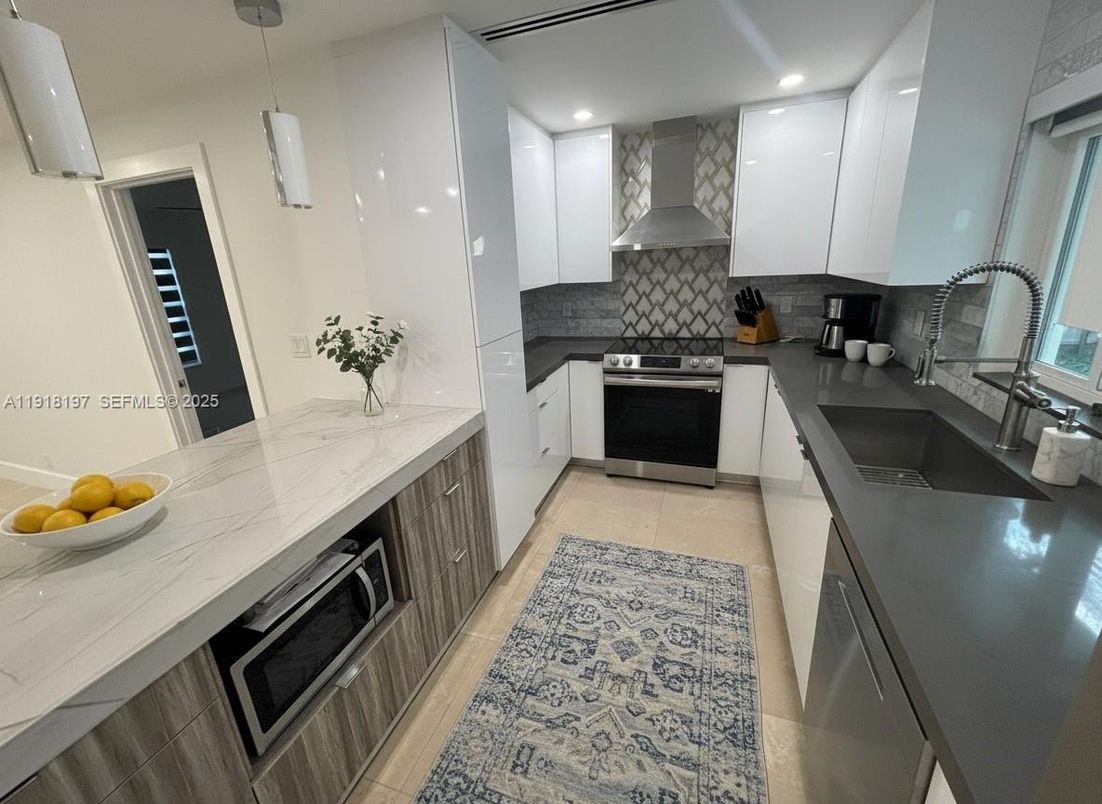 Interior, Kitchen, Pendant Lights, Recessed Lighting, Stainless Steel Appliances