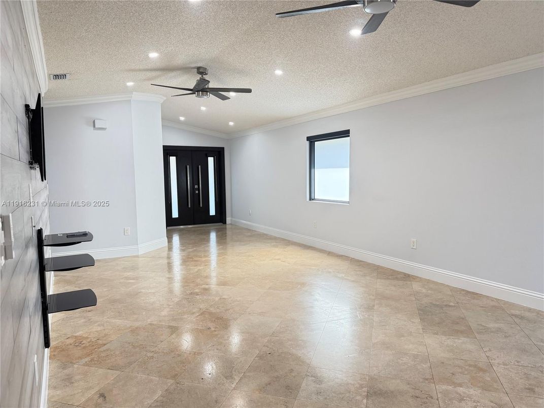Empty room, Interior, Recessed Lighting