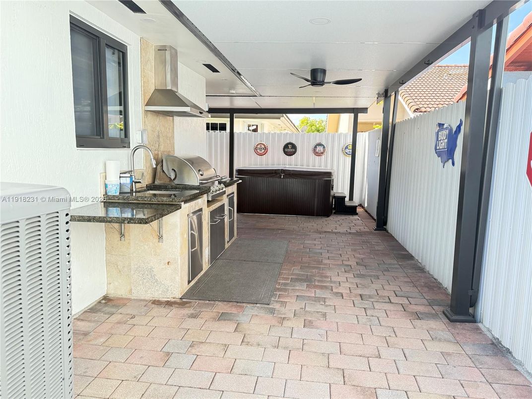 Exterior, Outdoor Kitchen