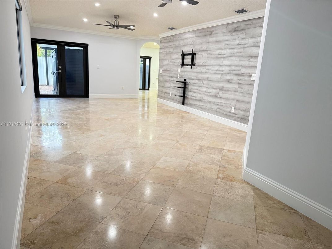 Empty room, Interior, Recessed Lighting