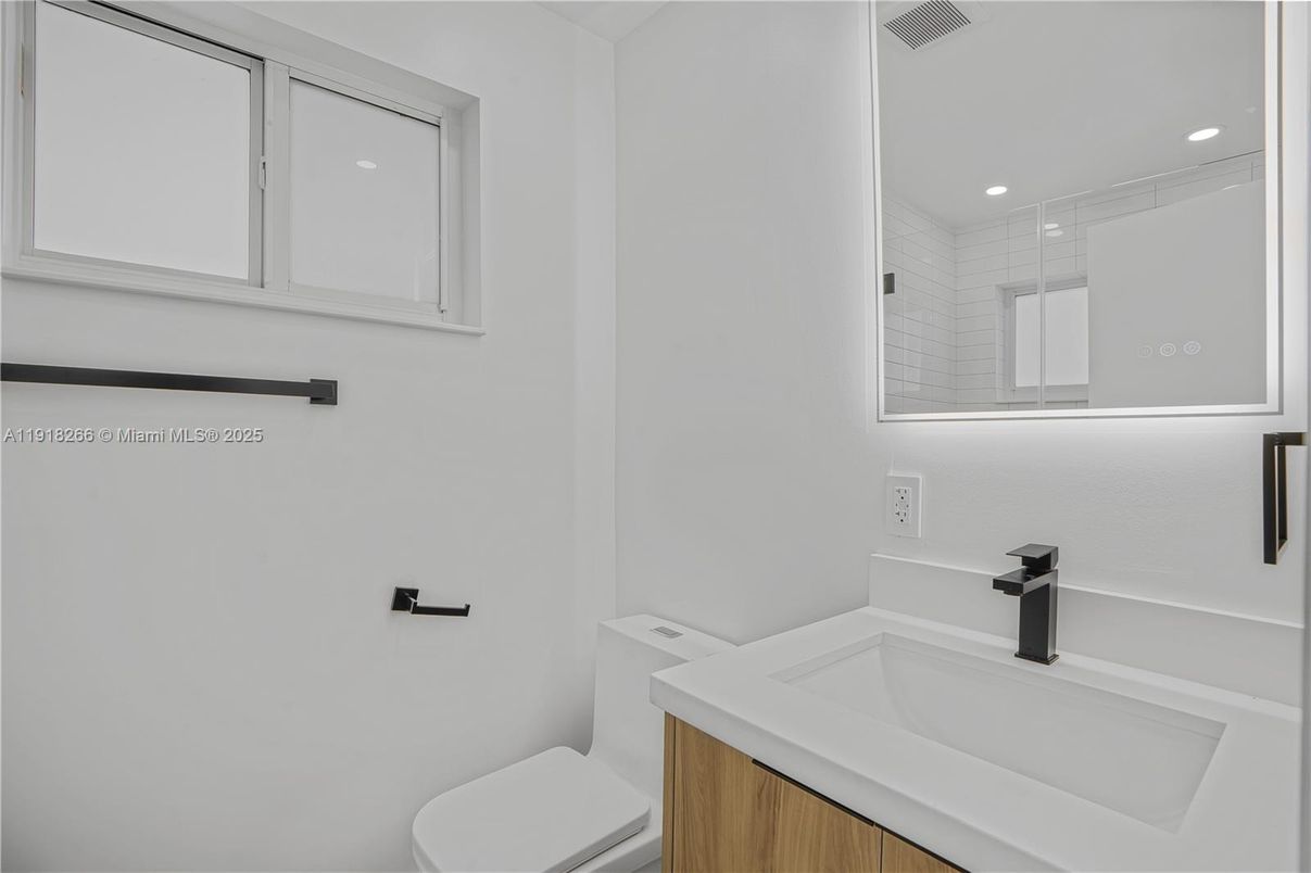 Bathroom, Interior, Recessed Lighting