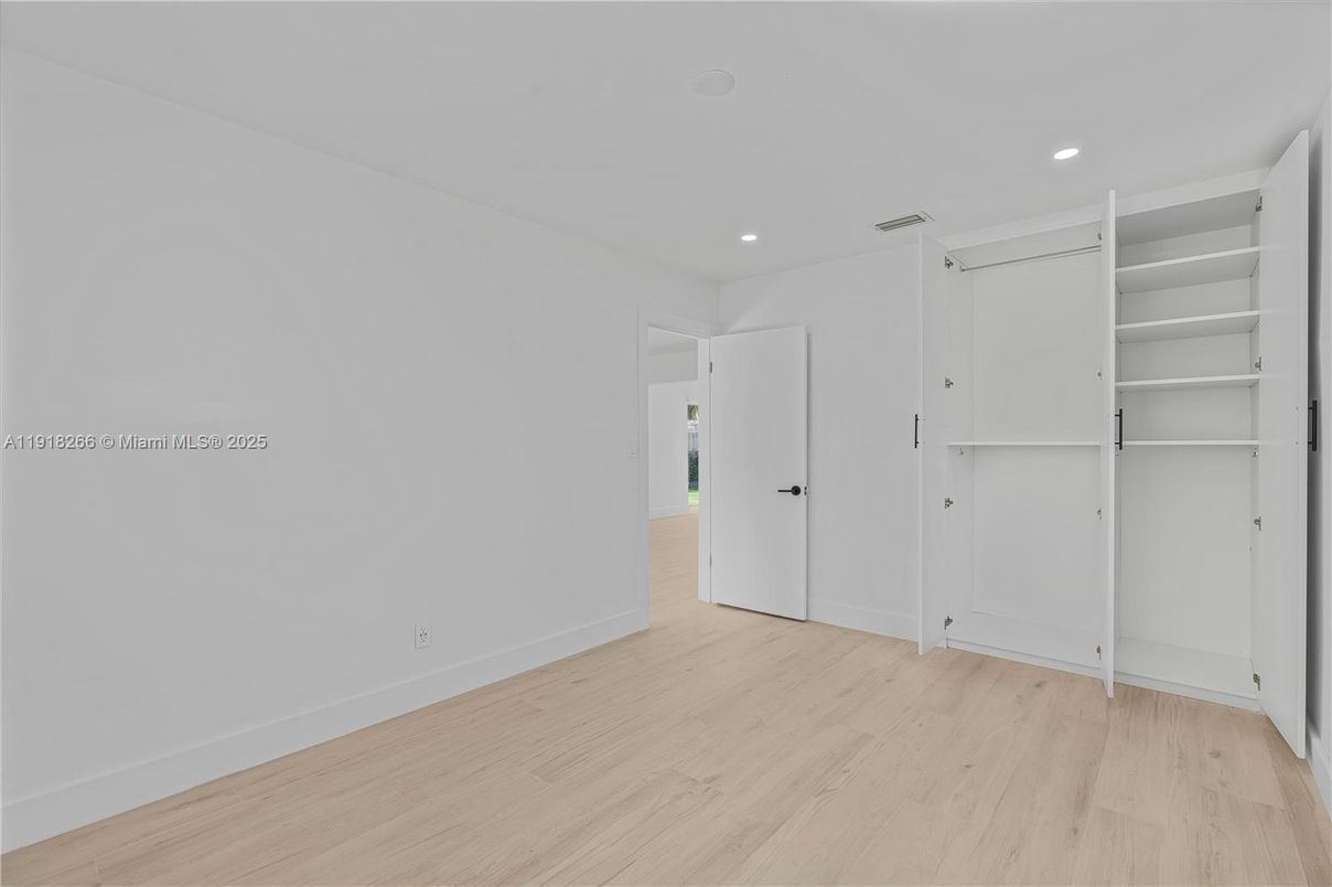 Empty room, Interior, Recessed Lighting, Walk-in Closets, Wood Texture Flooring