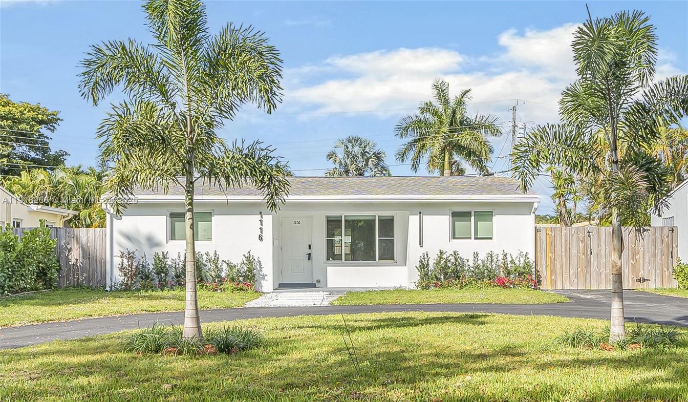 Exterior, Facade, Ranch