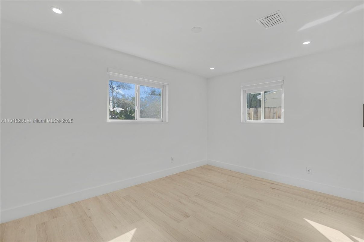 Empty room, Interior, Recessed Lighting, Wood Texture Flooring