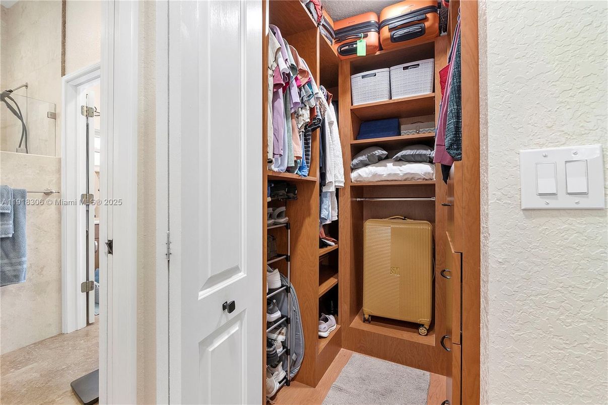 Interior, Walk-in Closets