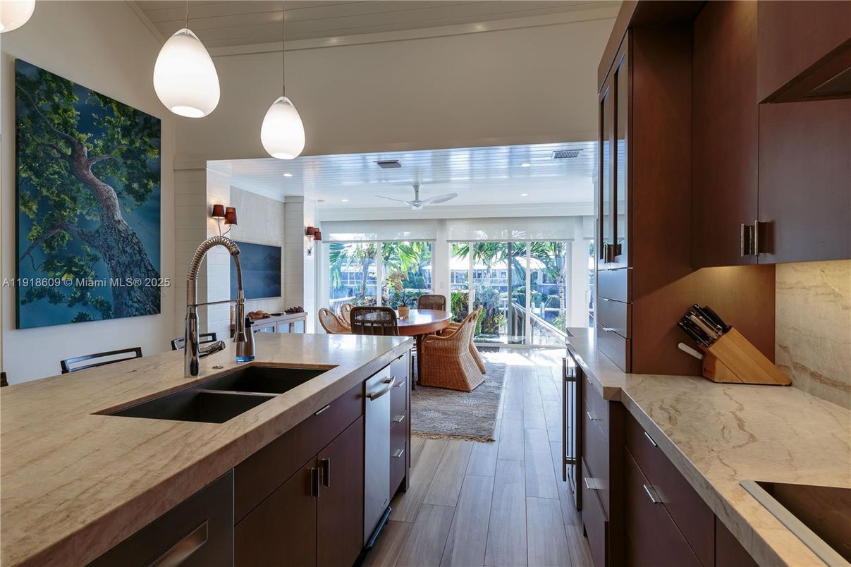 Dining room, Interior, Kitchen, Pendant Lights, Recessed Lighting, Wood Texture Flooring