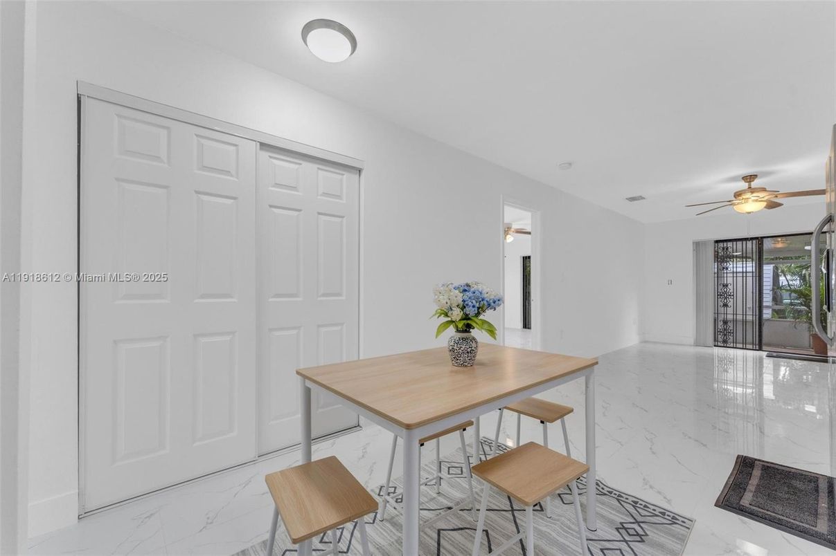 Dining room, Interior, Marble