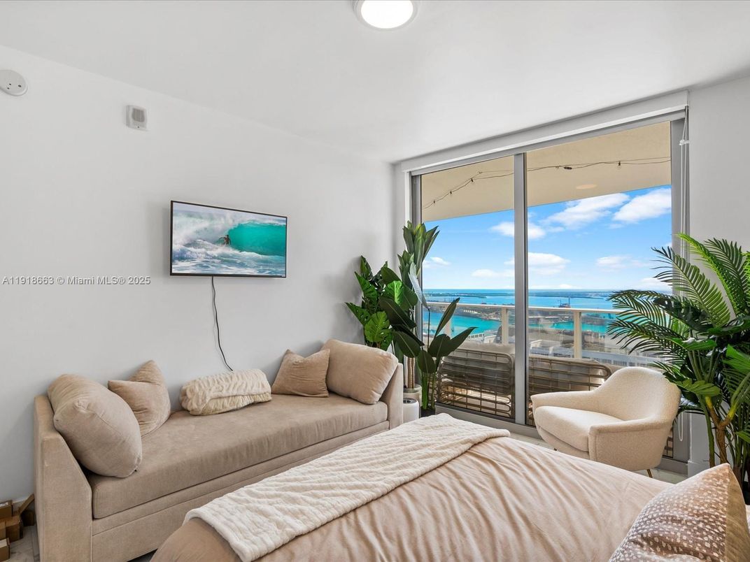 Bedroom, Interior, Recessed Lighting, Water