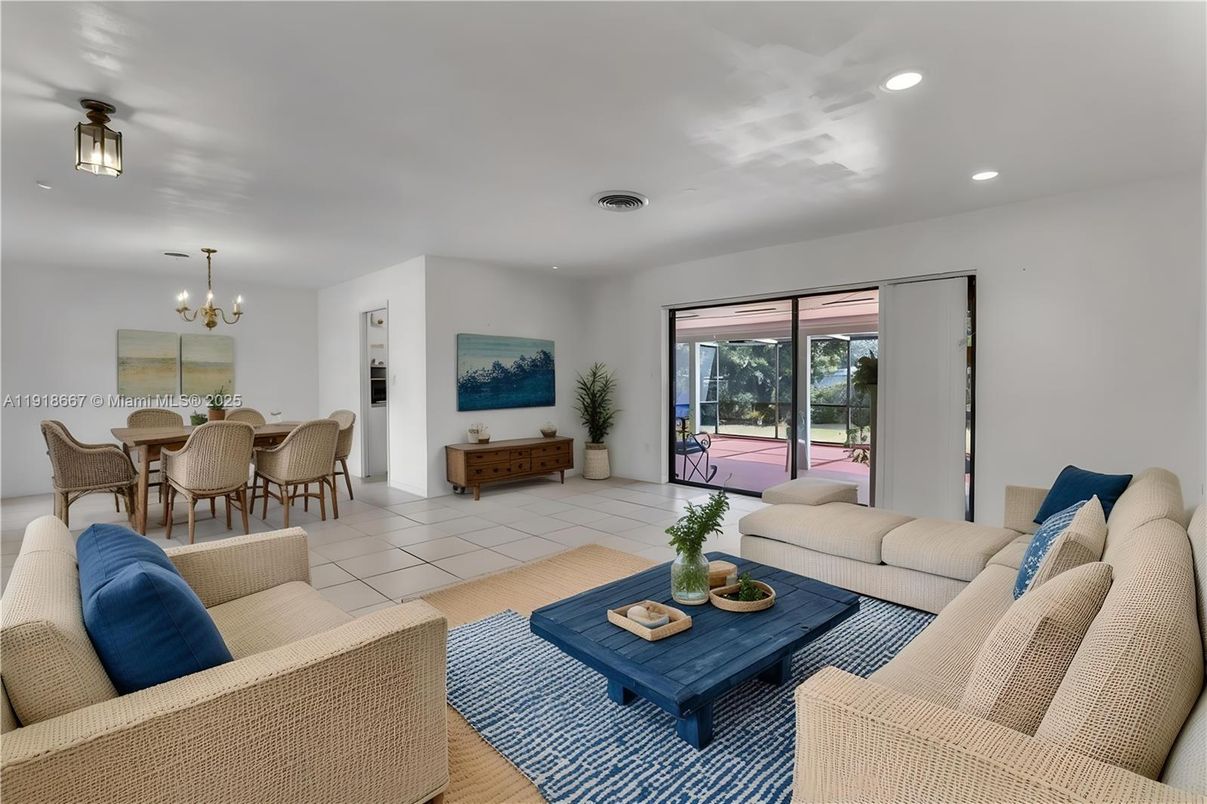 Chandelier, Dining room, Interior, Living room, Recessed Lighting