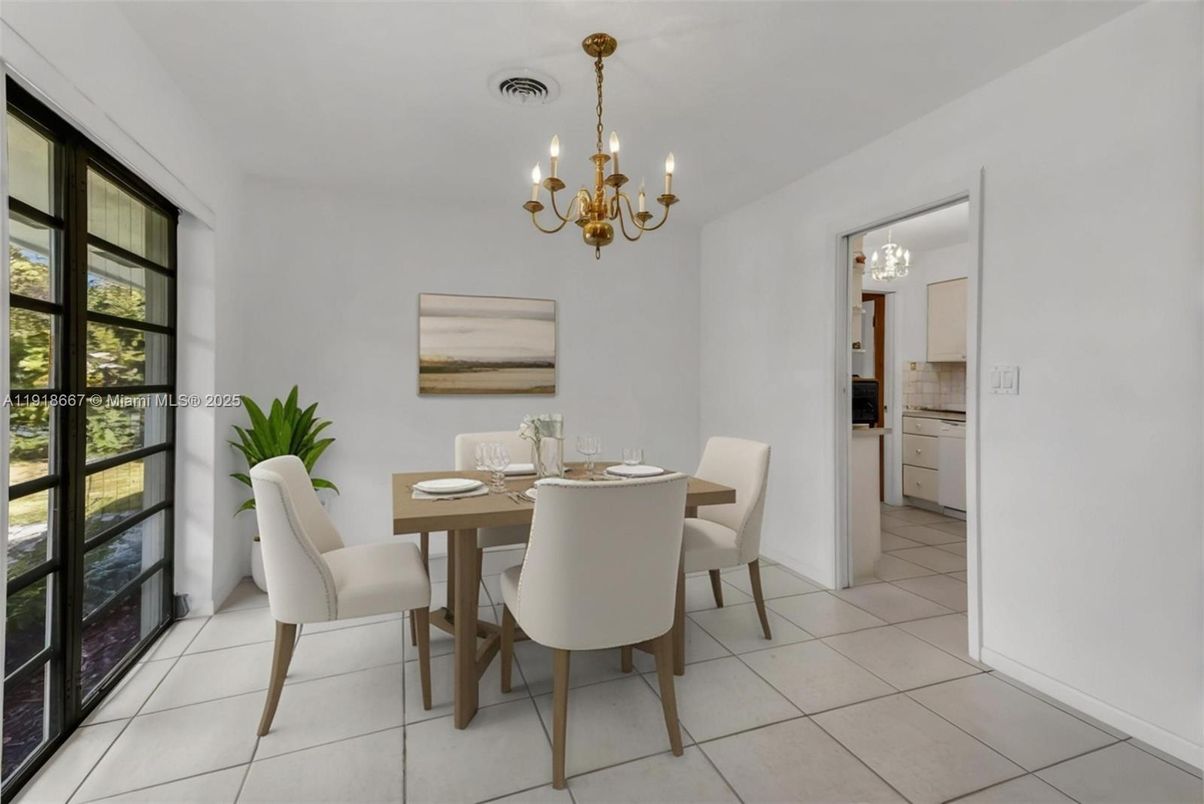Chandelier, Dining room, Interior