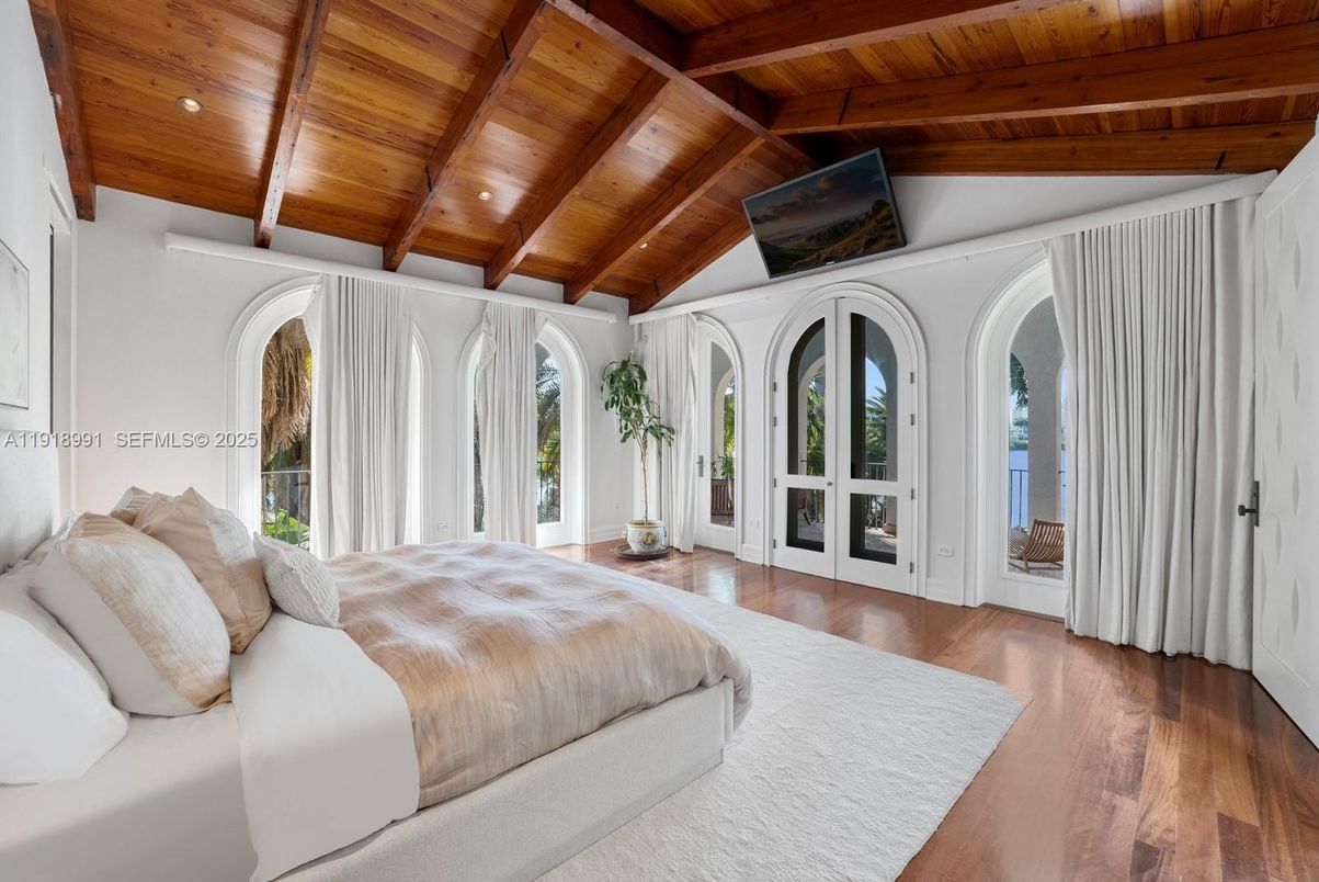 Bedroom, Interior, Recessed Lighting, Wooden Beams, Wooden Ceilings, Wood Texture Flooring