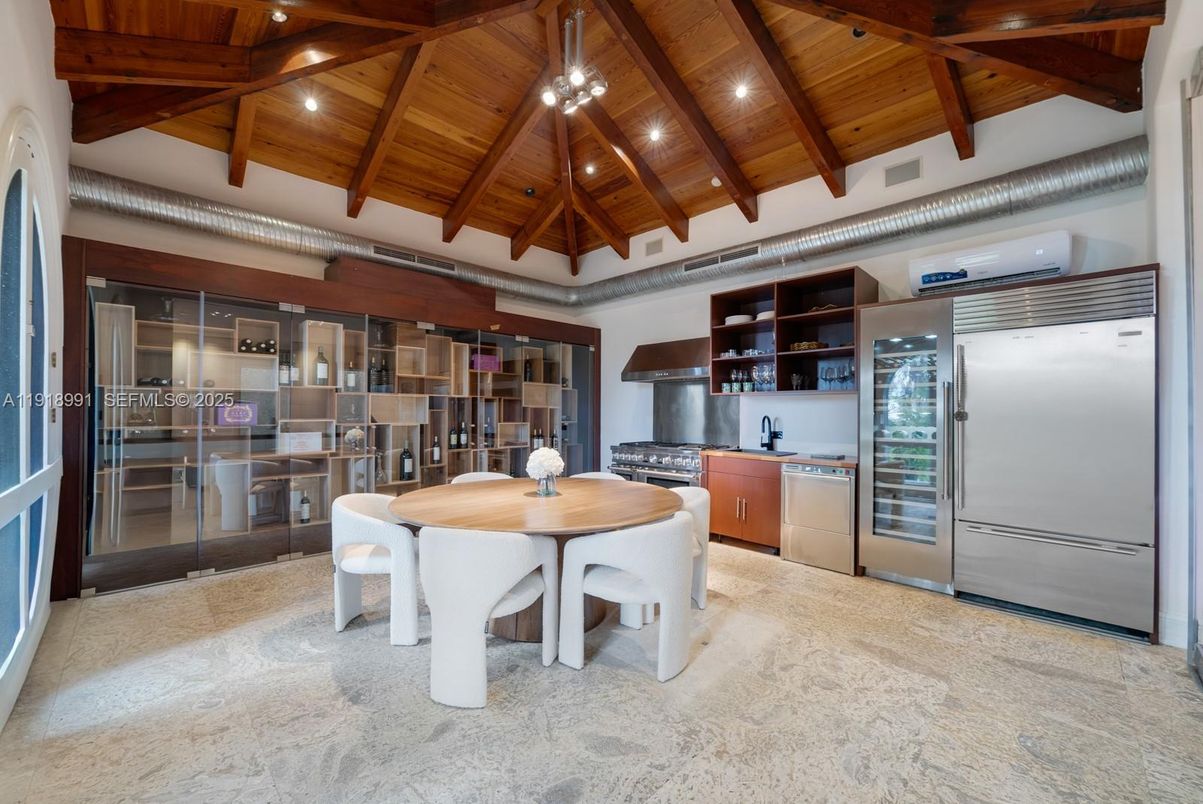 Dining room, Interior, Wooden Beams, Wooden Ceilings