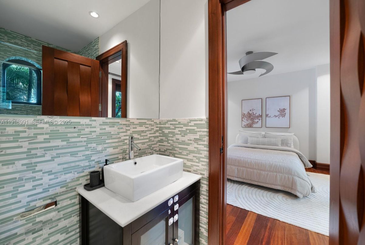 Bathroom, Bedroom, Interior, Recessed Lighting, Wood Texture Flooring