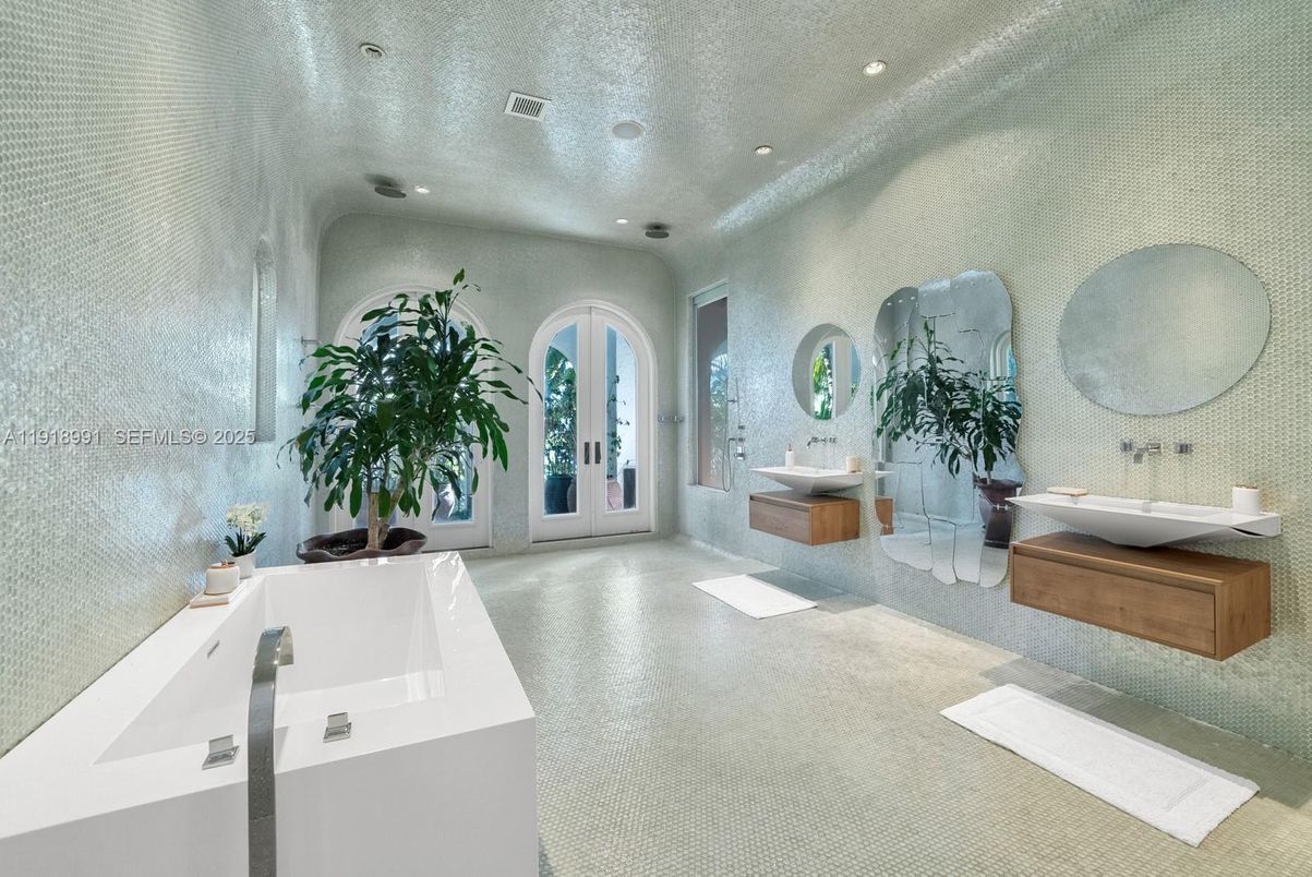 Bathroom, Dual Sink Vanities, Interior, Recessed Lighting