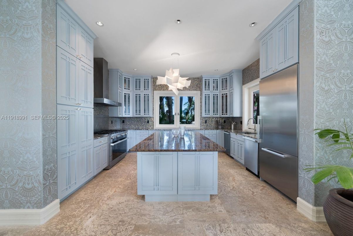 Chandelier, Interior, Kitchen, Recessed Lighting, Stainless Steel Appliances
