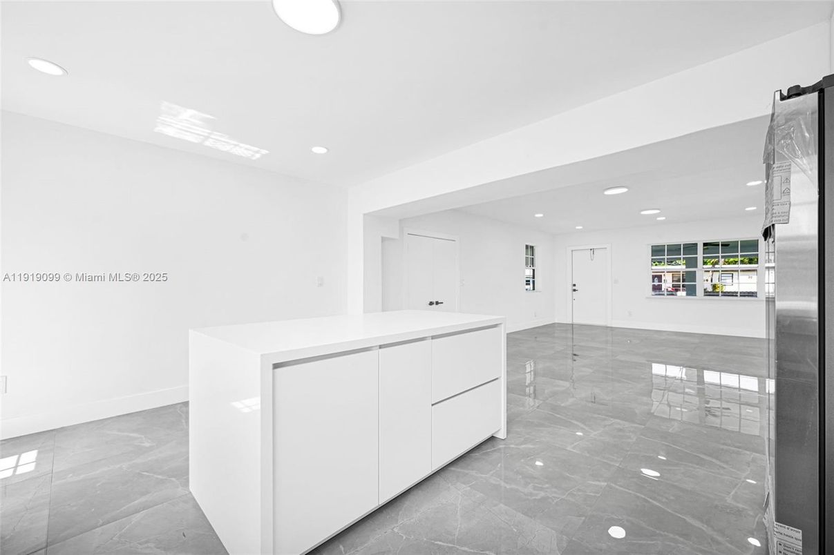 Empty room, Interior, Kitchen, Recessed Lighting