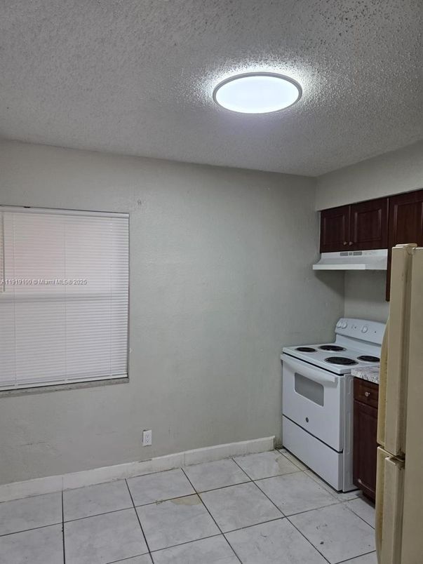 Interior, Kitchen, Recessed Lighting, Washer