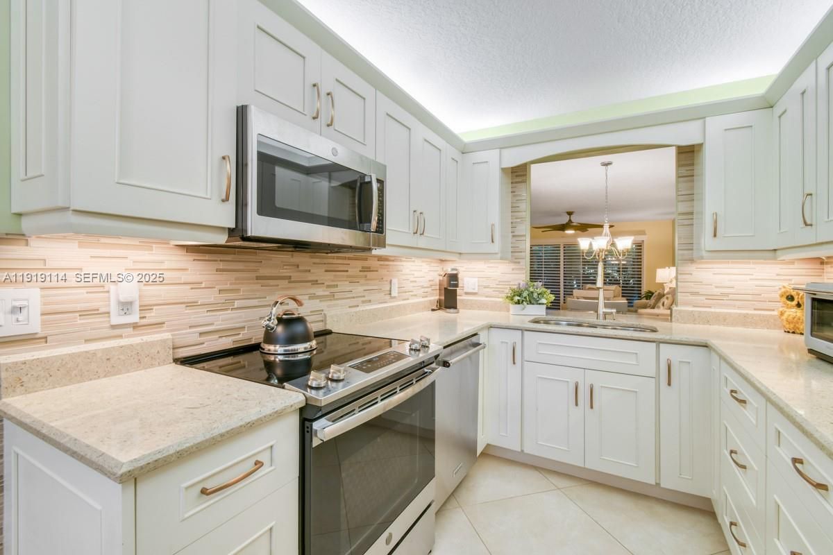 Chandelier, Interior, Kitchen, Pendant Lights, Stainless Steel Appliances