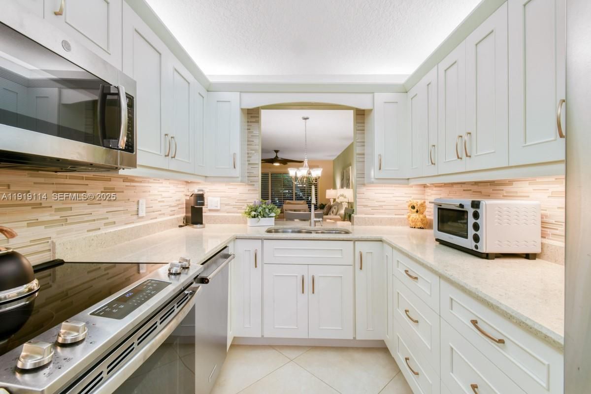 Chandelier, Interior, Kitchen, Pendant Lights, Stainless Steel Appliances