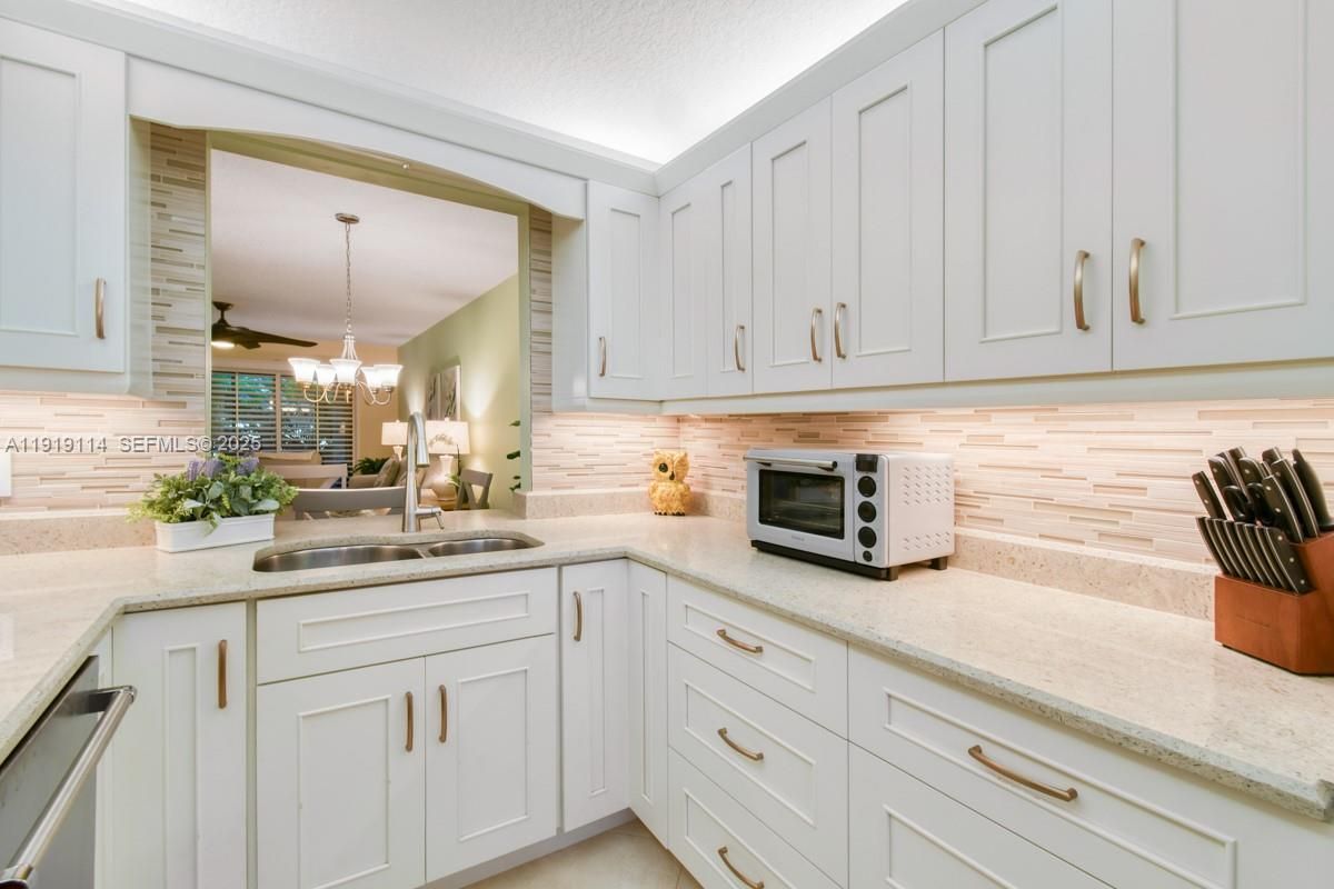 Chandelier, Dining room, Interior, Kitchen, Pendant Lights