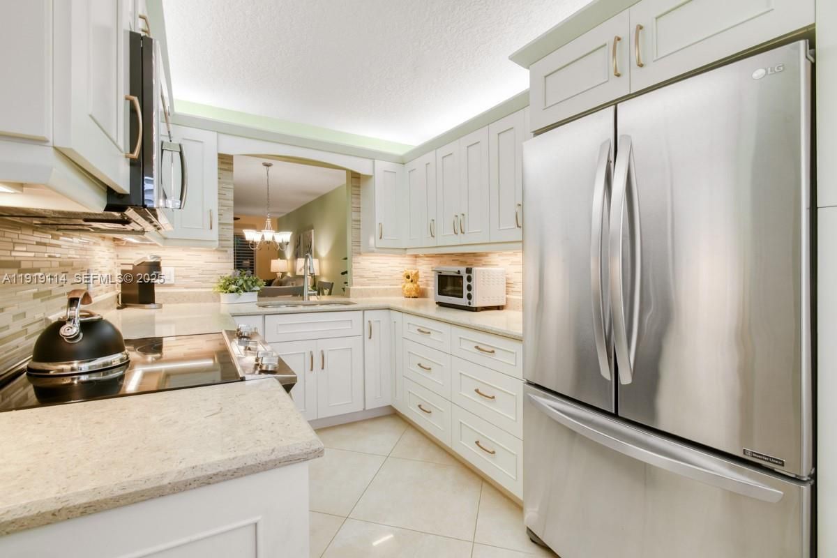 Interior, Kitchen, Pendant Lights, Stainless Steel Appliances