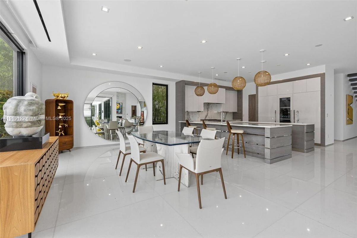 Dining room, Interior, Kitchen, Pendant Lights, Recessed Lighting, Stainless Steel Appliances