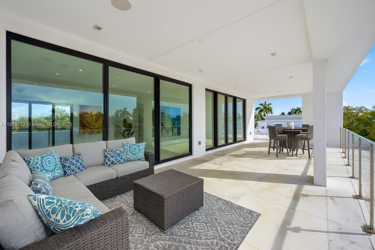 Dining room, Interior, Living room, Recessed Lighting, Water