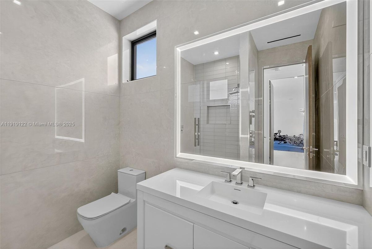 Bathroom, Interior, Recessed Lighting