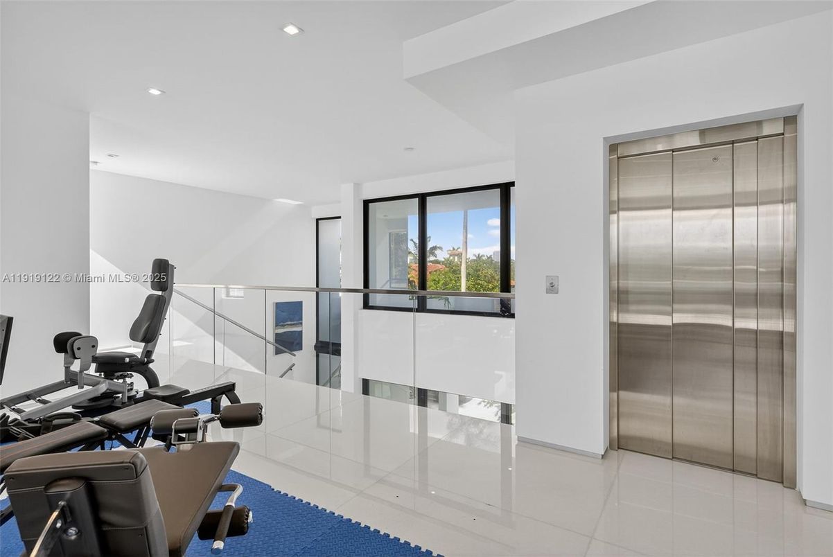 Elevator, Fitness Equipment, Interior, Recessed Lighting