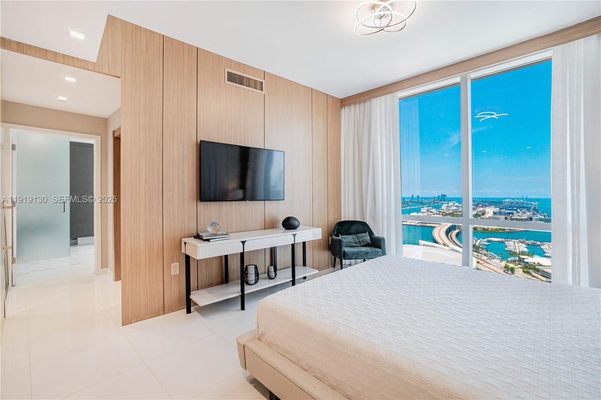 Bedroom, Interior, Recessed Lighting, Water