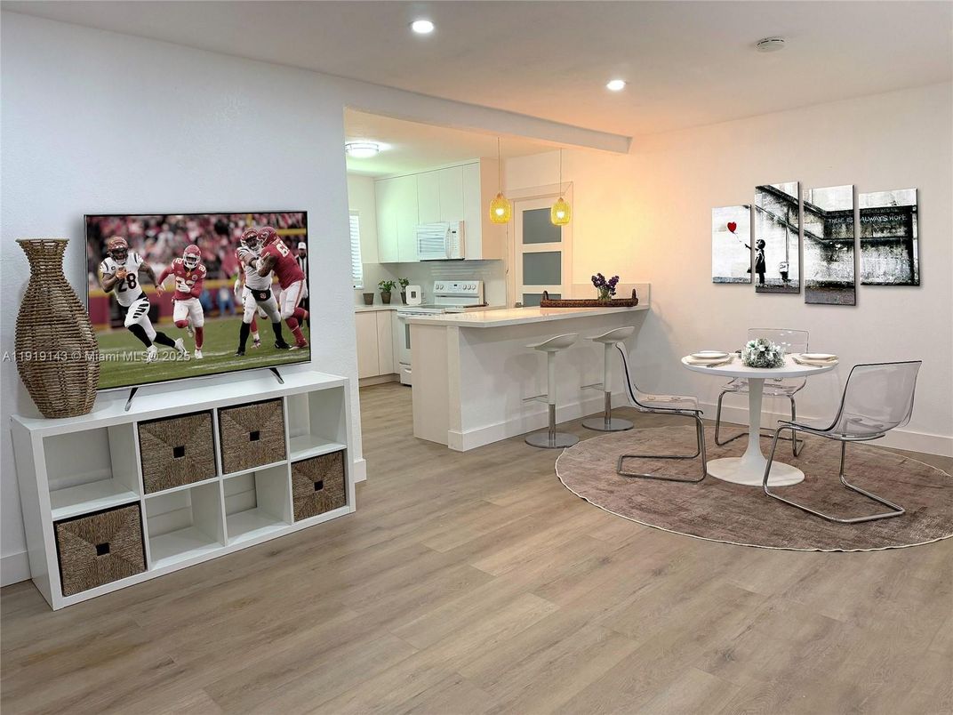 Dining room, Interior, Kitchen, Pendant Lights, Recessed Lighting, Wood Texture Flooring