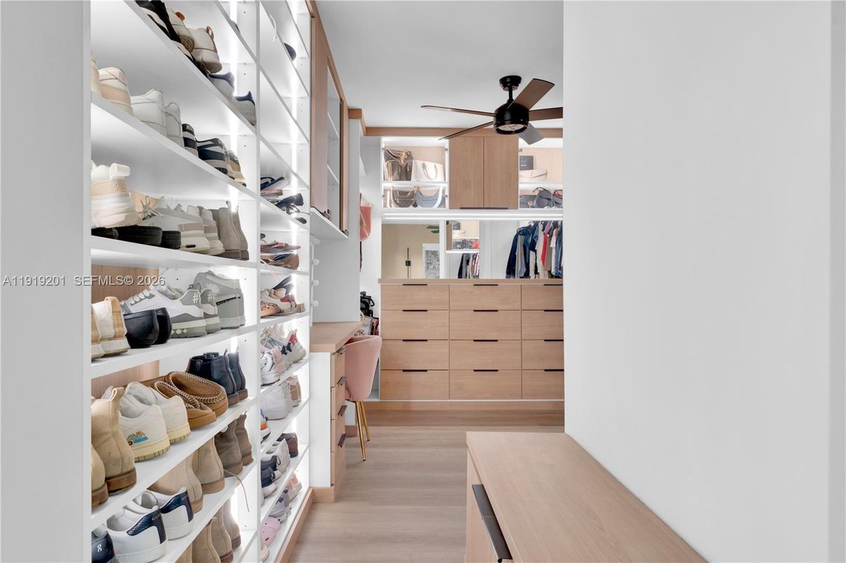 Interior, Walk-in Closets, Wood Texture Flooring