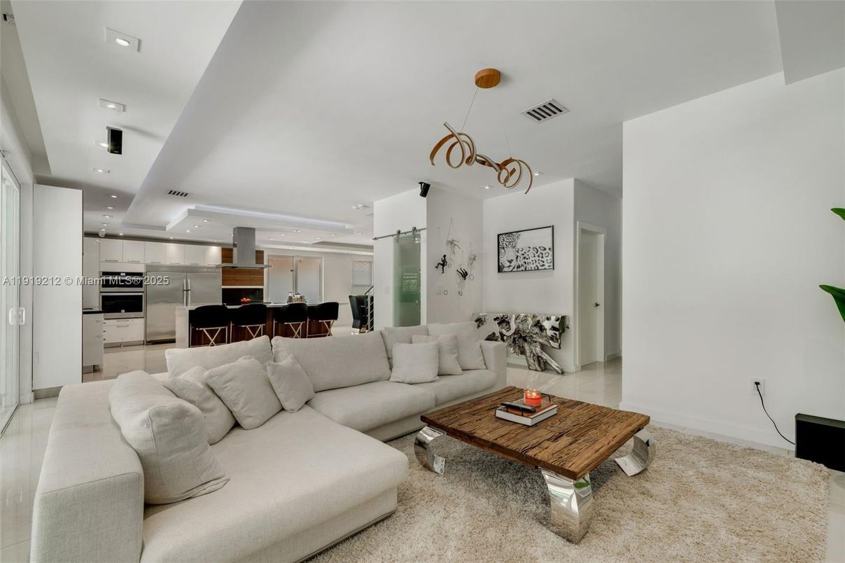 Dining room, Interior, Kitchen, Living room, Pendant Lights, Recessed Lighting, Stainless Steel Appliances