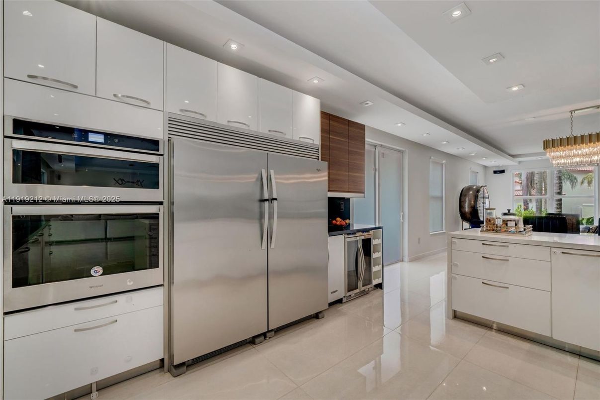 Chandelier, Interior, Kitchen, Recessed Lighting, Stainless Steel Appliances