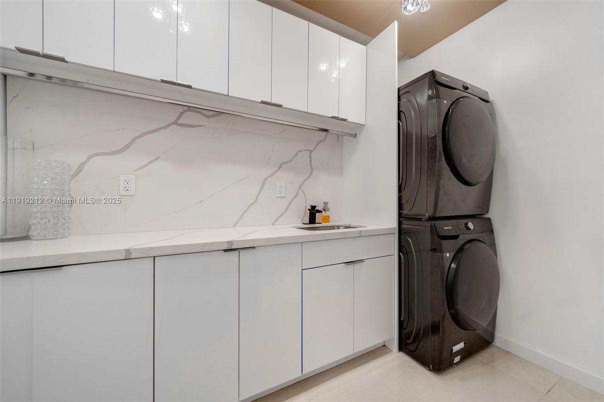 Interior, Marble Walls, Washer