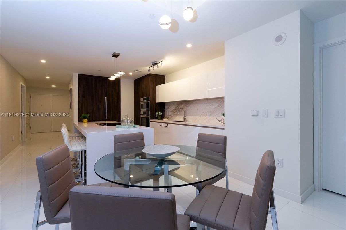 Dining room, Interior, Kitchen, Pendant Lights, Recessed Lighting