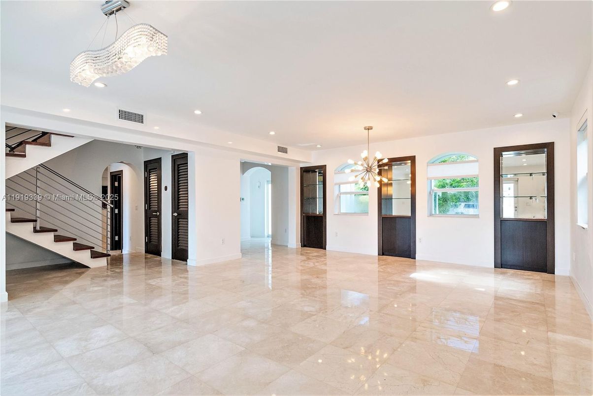 Chandelier, Empty room, Interior, Pendant Lights, Recessed Lighting