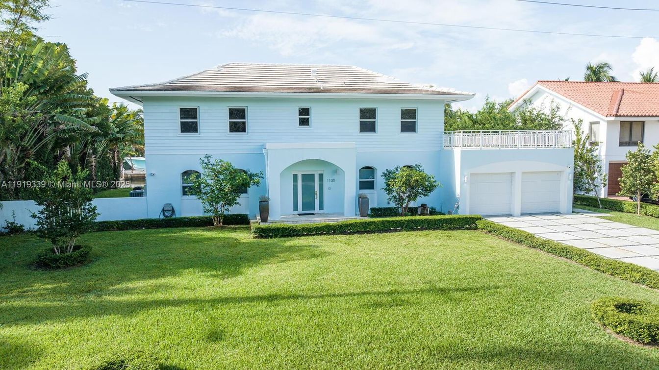 Attached, Backyard, Exterior, Facade, Georgian