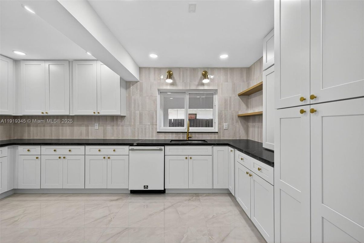 Interior, Kitchen, Marble, Recessed Lighting