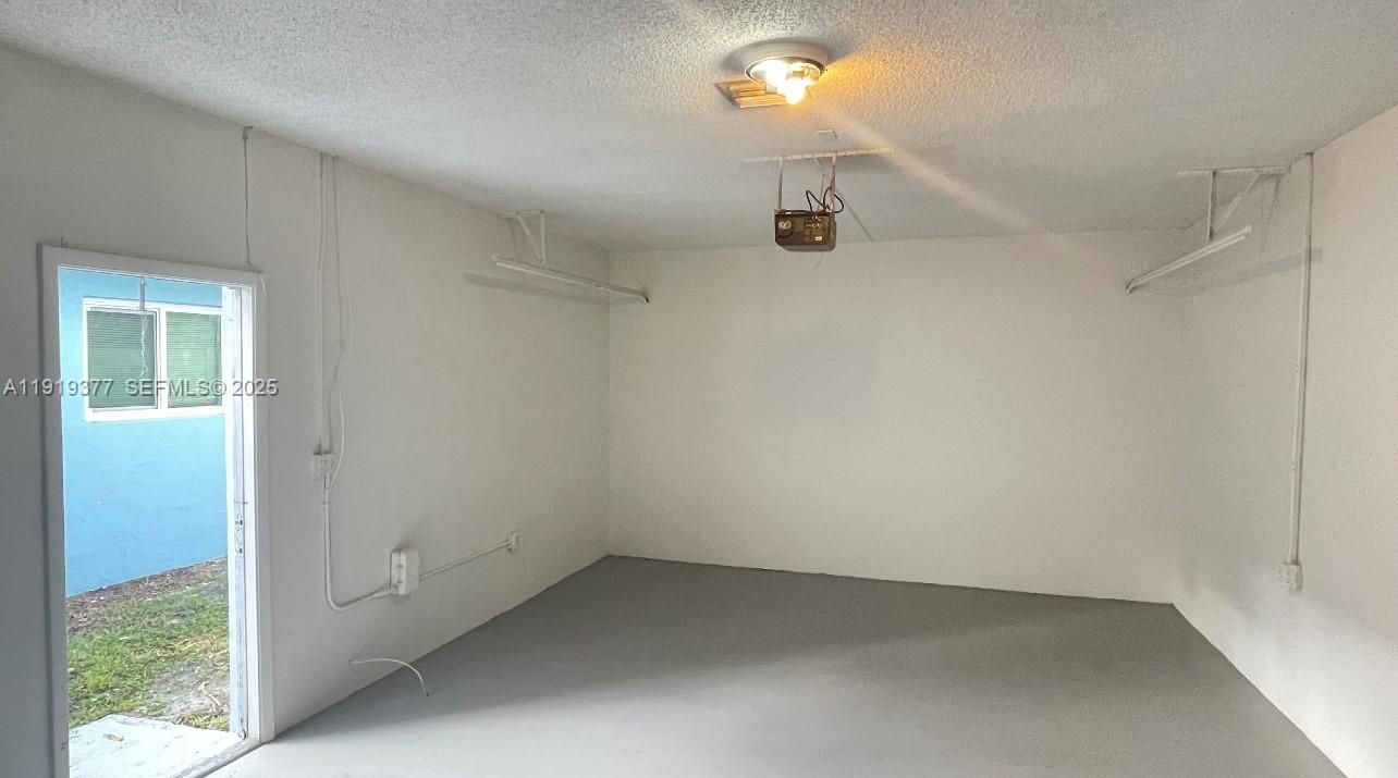 Empty room, Interior, Walk-in Closets